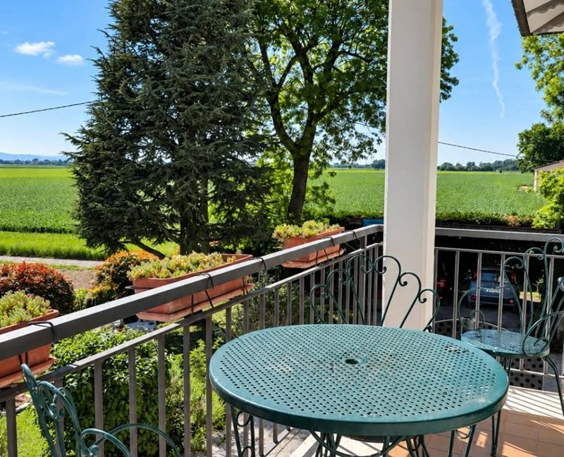 643718